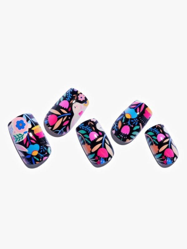 FREE GIFT-Random Four Medium Nail Sets As Free Gifts - Image 8